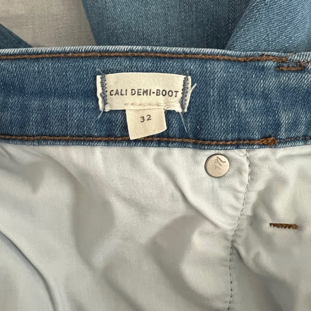 Madewell Cali-Demi Boot Jeans.  Size 32. EUC.  Light wash with stretch! - Picture 6 of 10
